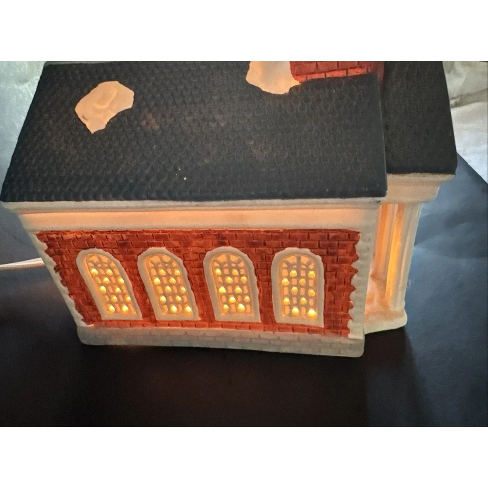 Dickens Keepsake Christmas Village Steeple Church Porcelain Lighted Worship Hous